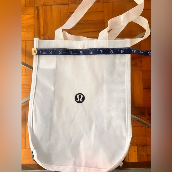 Large reusable Lulu lemon bag - Picture 2 of 4